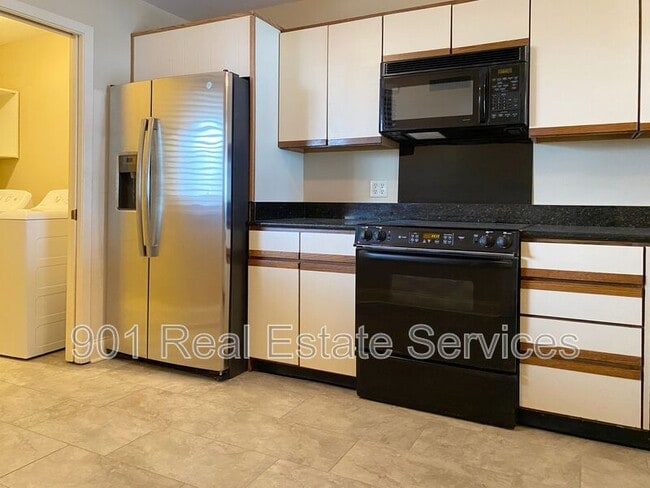 Building Photo - 200 Wagner St