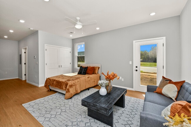 Primary Photo - 505 W Grand St