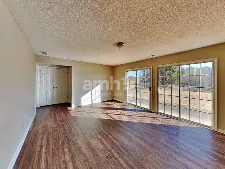 Building Photo - 421 Darter Dr NW