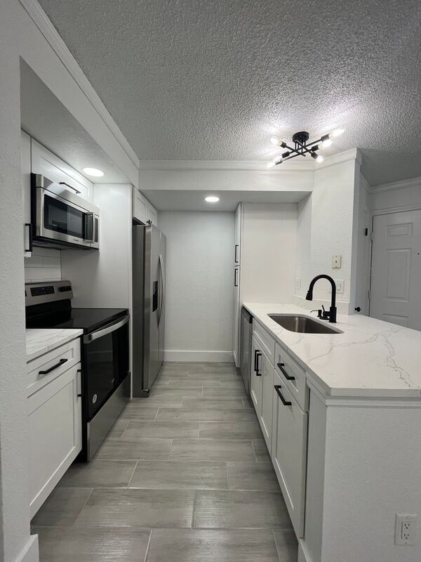 Building Photo - 5773 Gatlin Ave