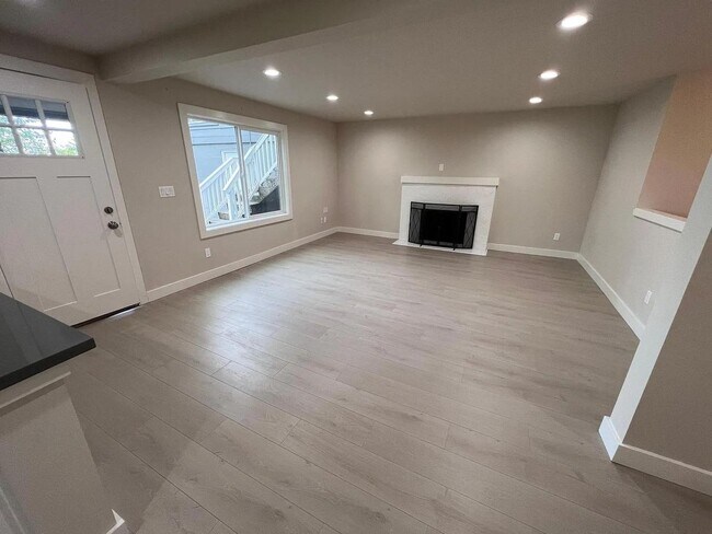 Building Photo - Sand Point Apartments