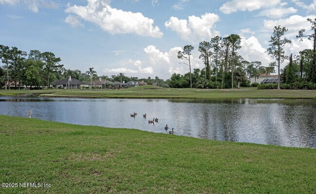 Building Photo - 13700 Richmond Park Dr N