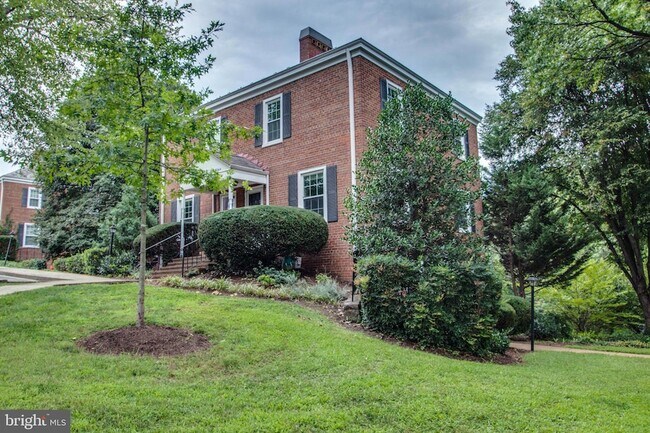 Building Photo - 2802 S Abingdon St