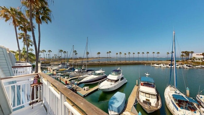 Building Photo - Stunning Bayfront 2/2.5 Condo in Montego Court