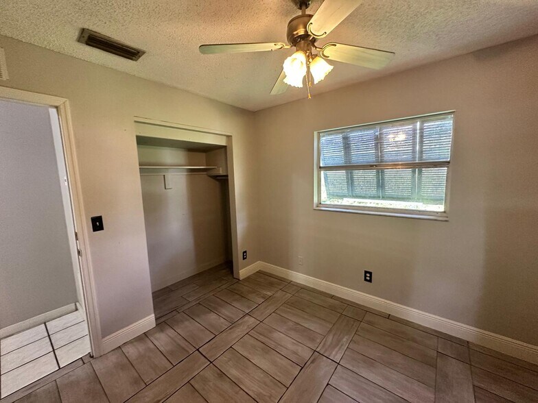Building Photo - 9044 Pineapple Rd