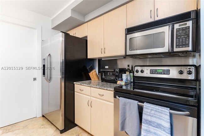 Building Photo - 6917 Collins Ave