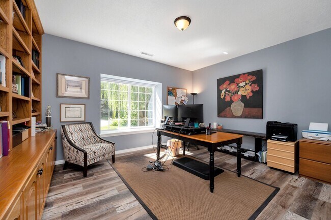 Building Photo - Immaculate Home for rent in gated cul-de-sac!