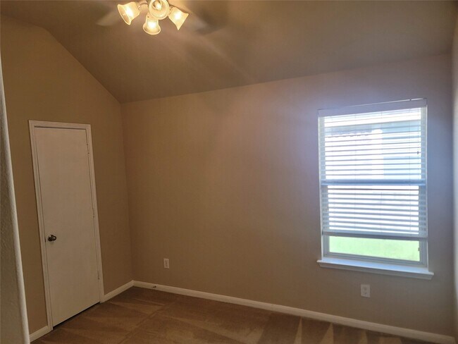 Building Photo - 1010 Hannah Falls Ln