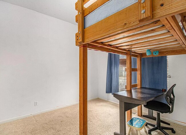 Building Photo - Spacious 4 Bedroom With Modern Comforts & Ideal Location!!
