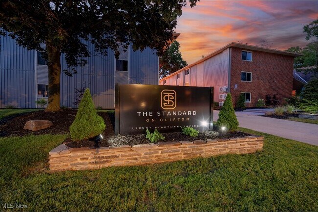 Building Photo - 10532 Clifton Blvd