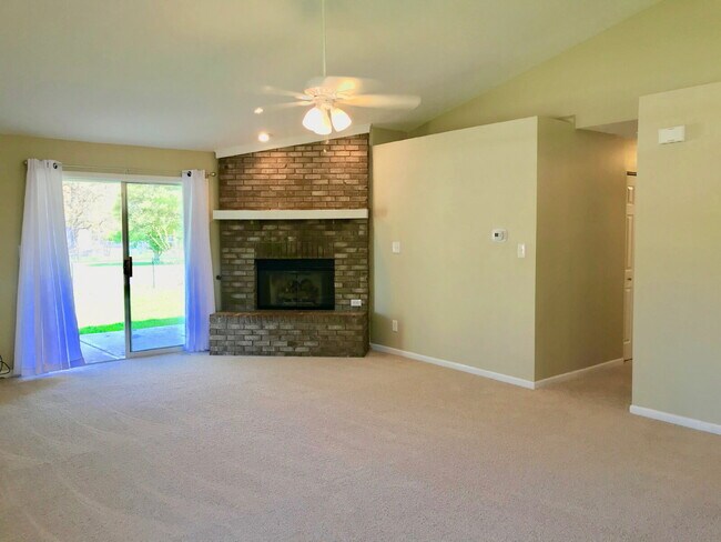Building Photo - Charming 3 Bedroom, 2 Bathroom Home in Perry Township!