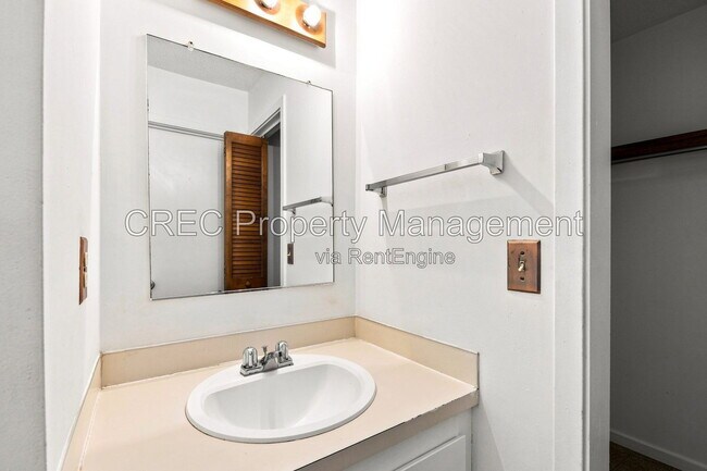 Building Photo - 2736 Jobee Dr