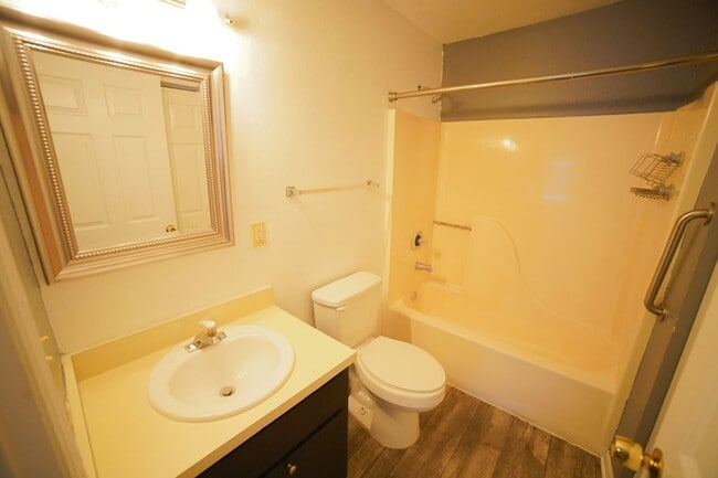 Building Photo - 6315 S Placid Pl