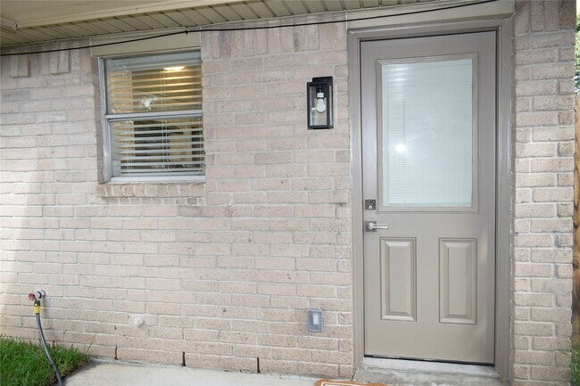 Building Photo - 2511 Maple Tree Ct
