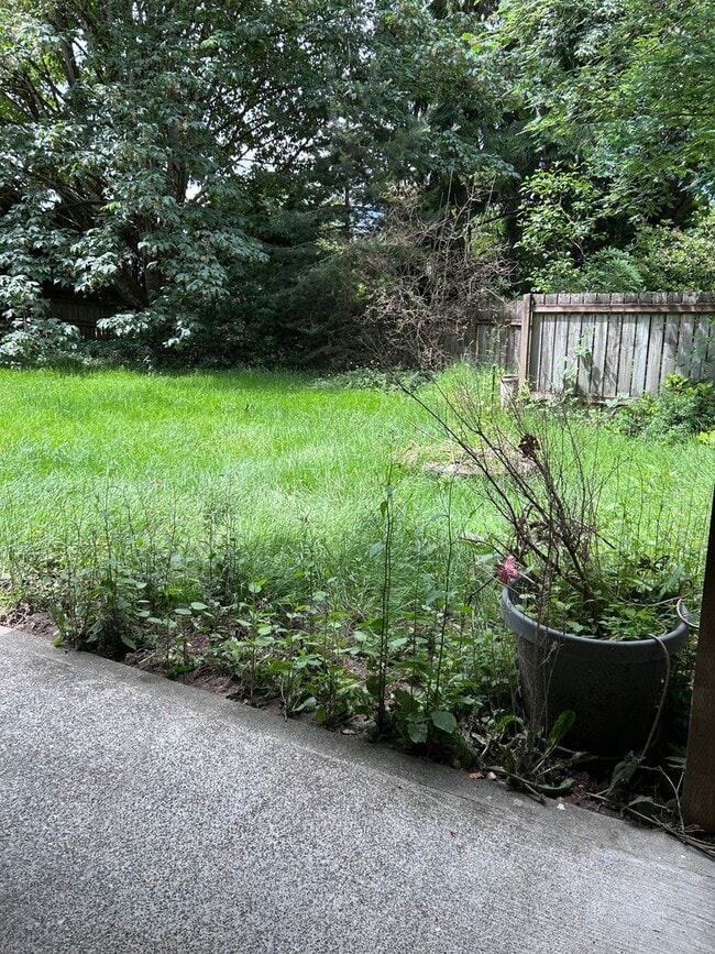 Building Photo - Beautifully Updated Fairwood Cul-de-Sac Home – Fresh Paint Throughout!