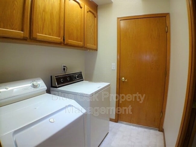 Building Photo - 1609 W 8th Ave