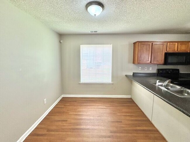 Building Photo - Move In Special! Cordova 3 Bedroom 2 Bath ...