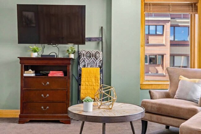 Building Photo - 535 South Park Avenue