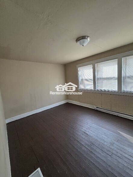 Building Photo - 8711 Alva Ave