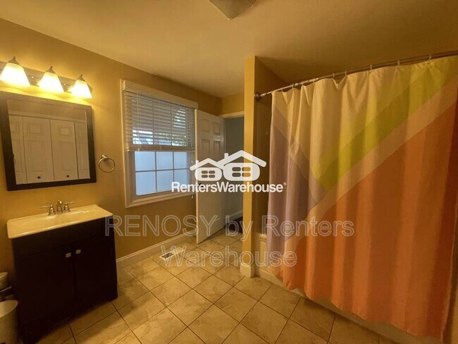 Building Photo - 8203 Watersedge Rd