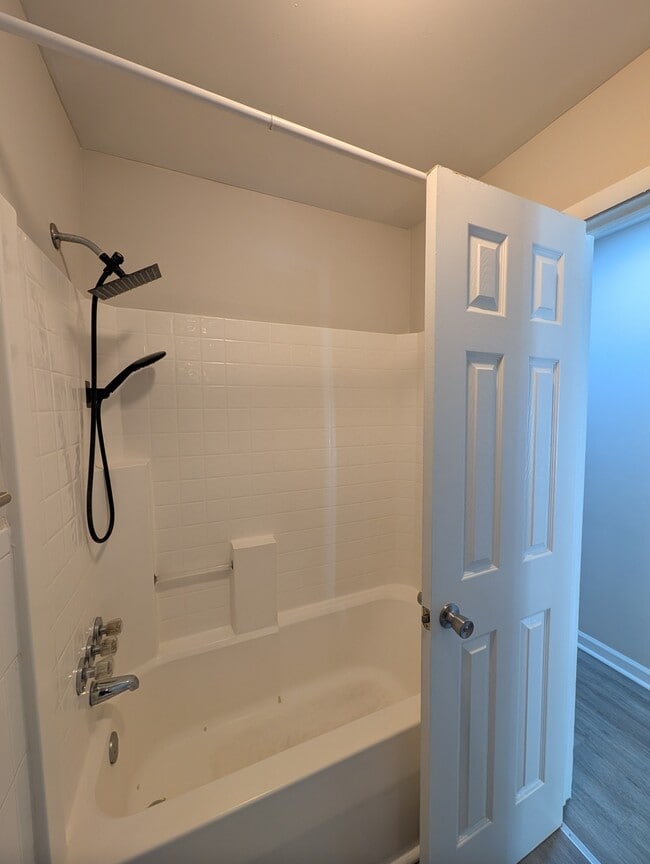 Building Photo - 120 Jenness Ln