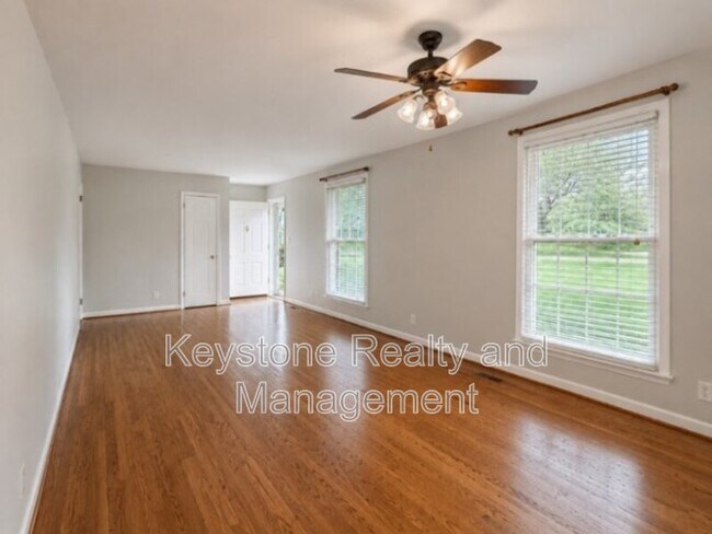 Building Photo - 2111 Fleming Rd