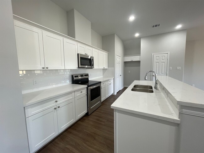 Building Photo - 1055 Rd 5736