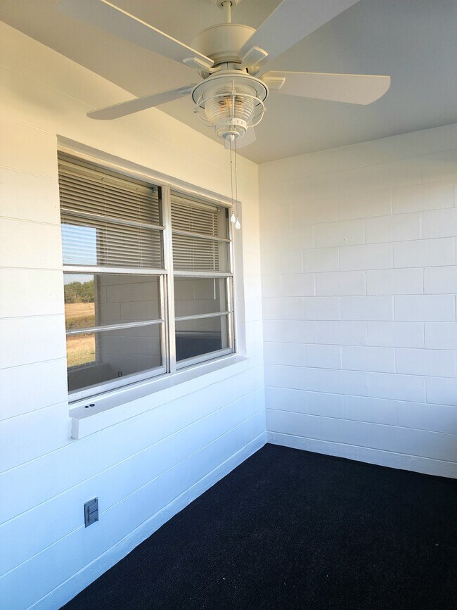 Building Photo - 8437 SW 90th St