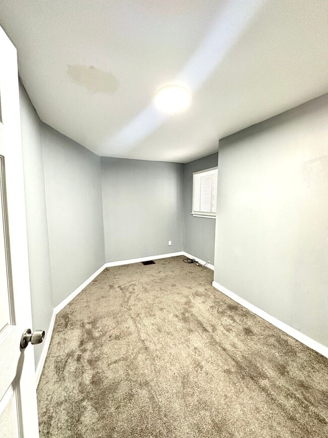 Building Photo - Spacious 4 Bed, 2 Bath Home in Sharpsburg w/ Amazing Backyard Space - Available Now!
