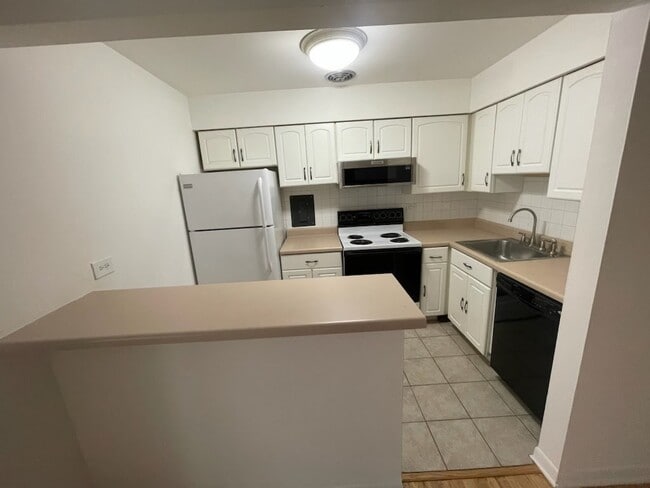 Building Photo - 420 W Aldine Ave