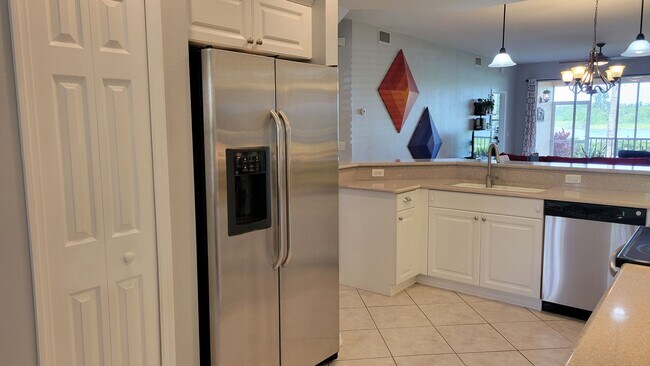Building Photo - ANNUAL UNFURNISHED 2 bed 2 bath ground flo...