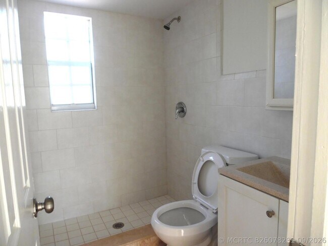 Building Photo - 1205 Mathis St