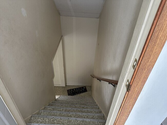 Building Photo - 3827 E Edgerton Ave