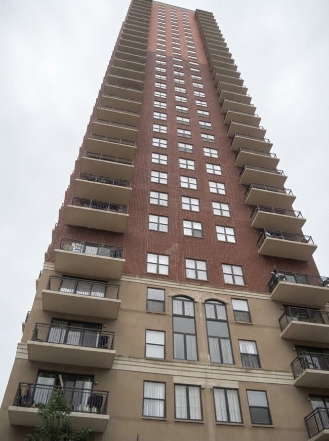 Building Photo - 41 E 8th St