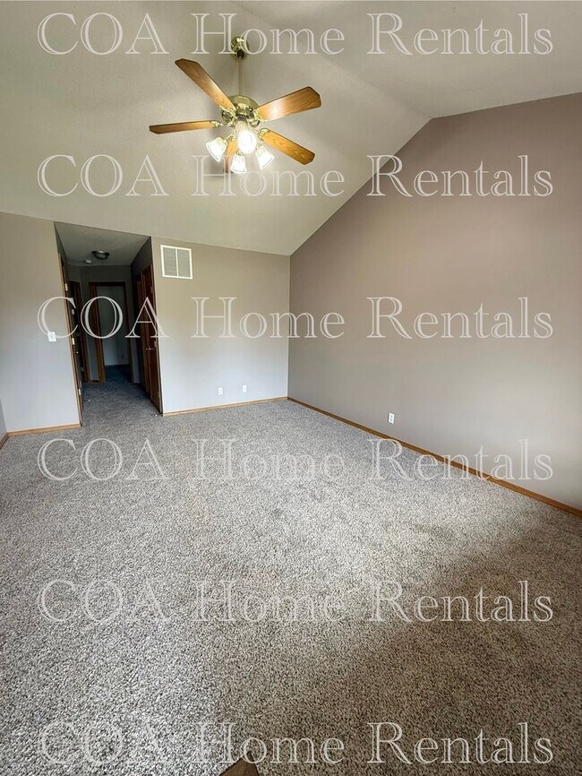 Building Photo - Meadow Park