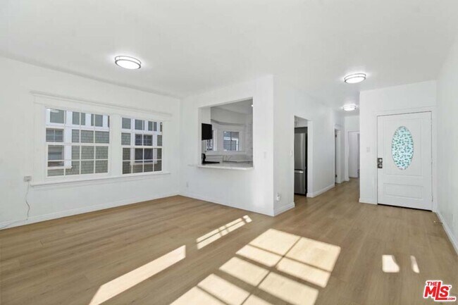 Building Photo - 1125 S Lake St