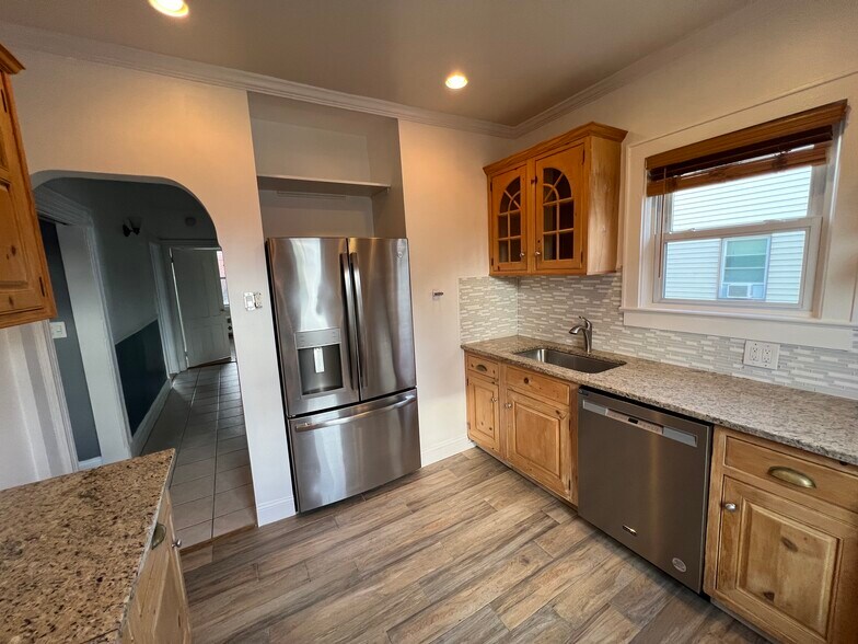 Building Photo - 152 Urban St