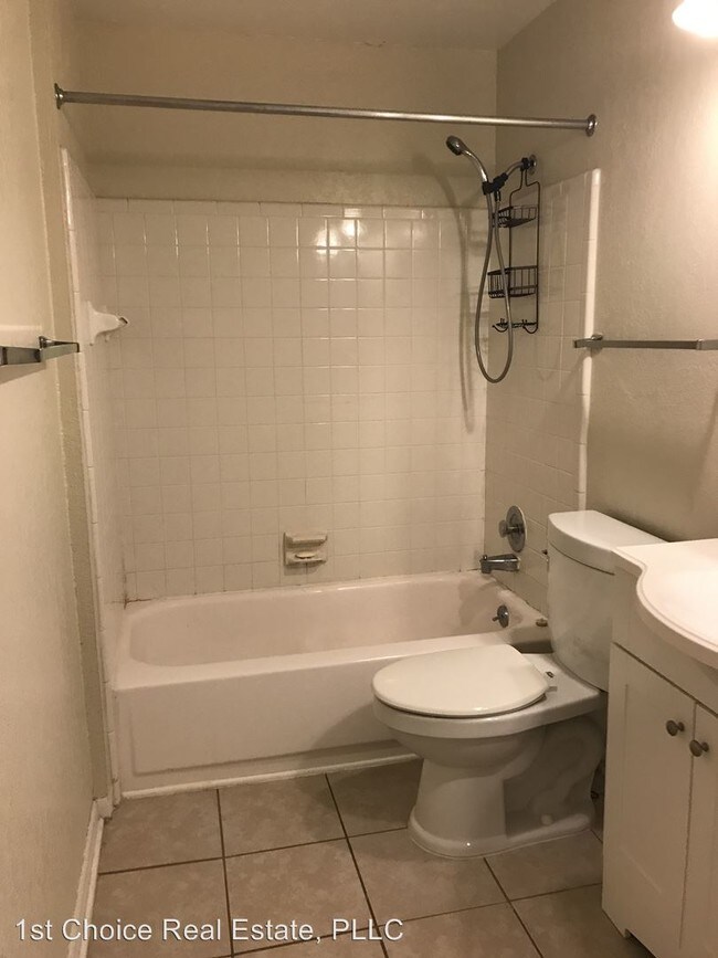 Building Photo - 1717 Maple Rdg