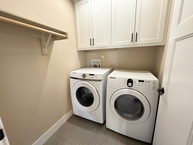 Building Photo - Super Cute 3 Bedroom with Bonus/Office in SE Portland Home!