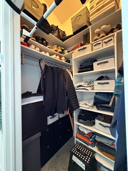 Building Photo - 70 N Main St