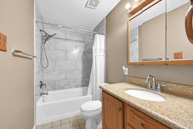 Building Photo - 12223 Woodcliff Dr