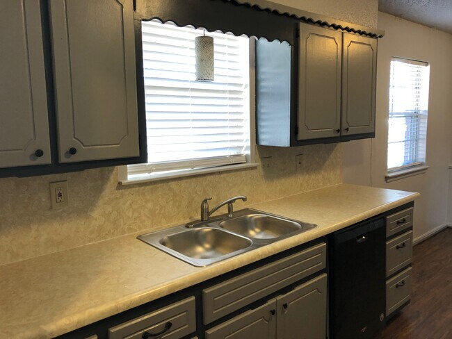 Building Photo - 2703 Del Casa Cir