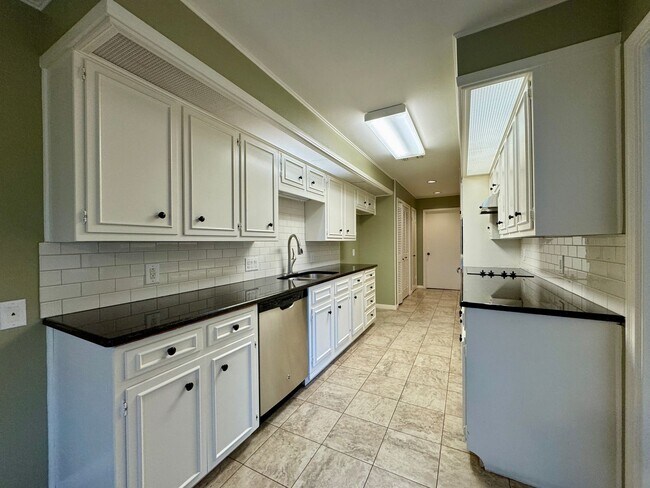 Building Photo - Single Family Home Available in Windmill Hill