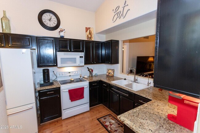 Building Photo - LOVELY SINGLE LEVEL 3 BEDROOM W/DEN 2 BATH PEORIA HOME VERY CLEAN!