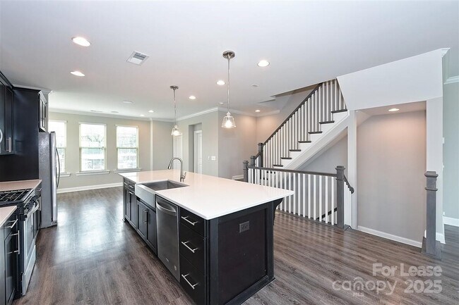 Building Photo - 2635 Statesville Ave