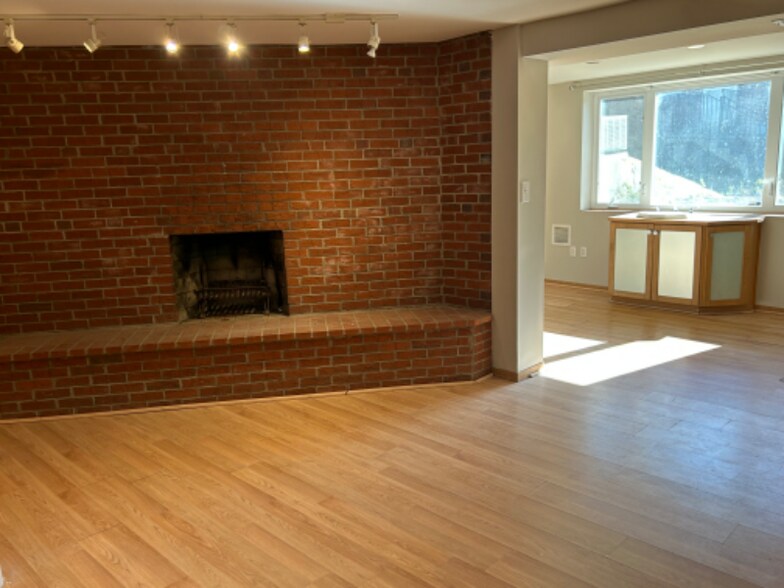 Building Photo - 5819 Black Hawk Dr