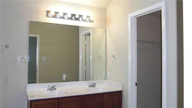 Building Photo - 208 Teron Dr