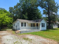 Building Photo - East Ridge 2 Bedroom House
