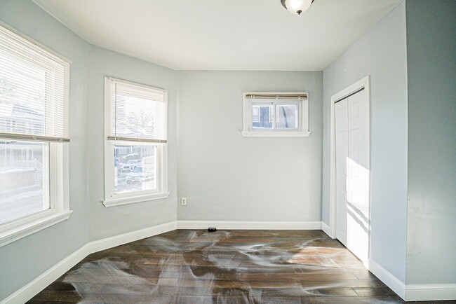 Building Photo - 7 Rosebery Rd