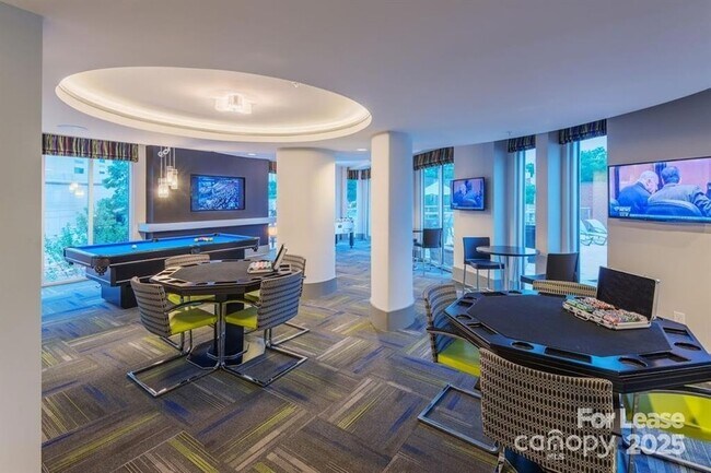 Building Photo - 902 W 4th St